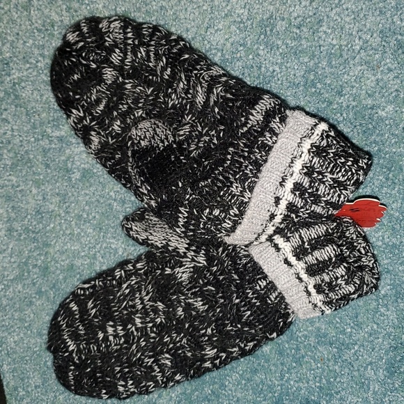 F.R.I.E.N.D.S Mittens and Headband - Picture 3 of 8